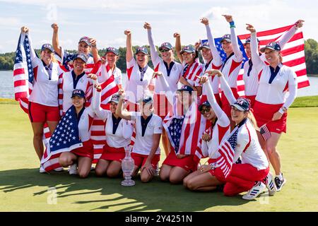 Gainesville, Va, USA. September 2024. Team USA feiert den Sieg des Solheim Cup 2024. (Kreditbild: © Robert Blakley/ZUMA Press Wire) NUR REDAKTIONELLE VERWENDUNG! Nicht für kommerzielle ZWECKE! Stockfoto