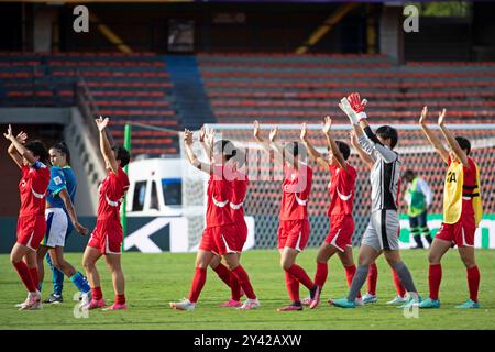 Medelin, Kolumbien. September 2024. Nordkoreaner feiert einen Sieg nach dem Achtelfinale der FIFA U-20-Frauen-Weltmeisterschaft Kolumbien 2024 zwischen Brasilien und Nordkorea im Atanasio Girardot Stadium in Medelin am 15. September 2024. Foto: Jose Pino/DiaEsportivo/Alamy Live News Credit: DiaEsportivo/Alamy Live News Stockfoto