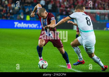 Norwegen Julian Ryerson und Österreich Alexander Prass kämpfen um den Ball während des Spiels in der EM-Qualifikation zwischen Norwegen und Österreich in der Ullevaal St Stockfoto
