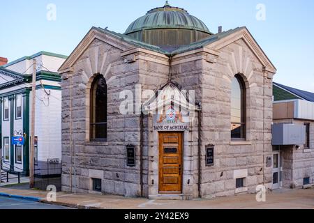 Historische ehemalige Bank of Montreal Filiale Wahrzeichen Gebäude Fassade, Innenstadt von Lunenburg, Nova Scotia, Kanada Stockfoto