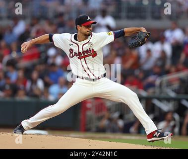 Atlanta, Usa. September 2024. Der Pitcher Charlie Morton von Atlanta Braves wirft am Sonntag, den 15. September 2024 in Atlanta, Georgia, einen Platz im ersten Inning während des Spiels gegen die Los Angeles Dodgers im Truist Park. Foto von Mike Zarrilli/UPI Credit: UPI/Alamy Live News Stockfoto