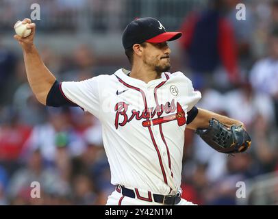 Atlanta, Usa. September 2024. Der Pitcher Charlie Morton von Atlanta Braves wirft am Sonntag, den 15. September 2024 in Atlanta, Georgia, einen Platz im ersten Inning während des Spiels gegen die Los Angeles Dodgers im Truist Park. Foto von Mike Zarrilli/UPI Credit: UPI/Alamy Live News Stockfoto