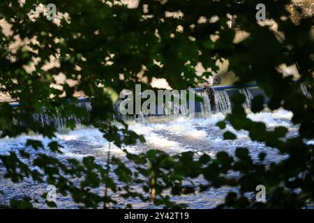 Uzerche, eine kleine authentische, historische und touristische Stadt am Ufer des Flusses Vézère in der Landschaft Limousin im Mittelwesten Frankreichs, an der Stockfoto