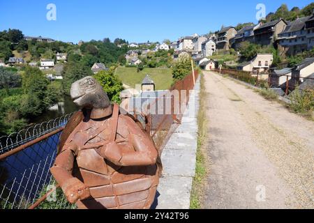 Uzerche, eine kleine authentische, historische und touristische Stadt am Ufer des Flusses Vézère in der Landschaft Limousin im Mittelwesten Frankreichs, an der Stockfoto