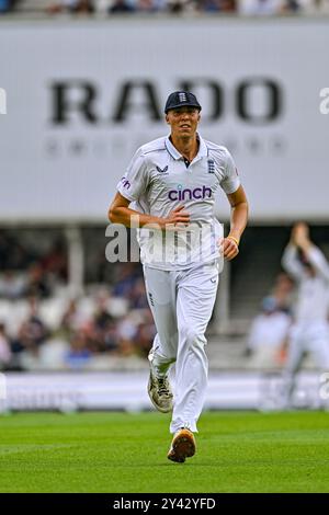 Kia Oval, London, Großbritannien. September 2024. 3. Rothesay Cricket Test Match, Tag zwei, England gegen Sri Lanka; Josh Hull of England Credit: Action Plus Sports/Alamy Live News Stockfoto