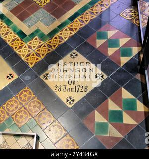Esther Johnson, bekannt als Stella, Grabmarker in der St. Patrick's Cathedral in Dublin, Irland; begraben neben ihrem Freund und Autor Jonathan Swift. Stockfoto