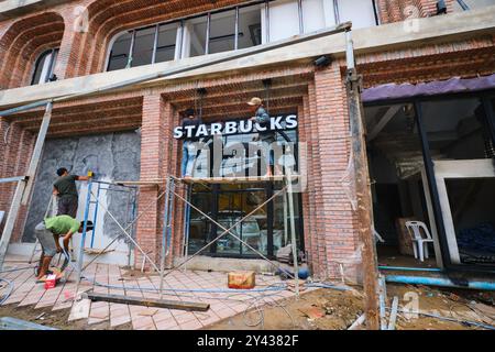 Bauarbeiten für ein neues Starbucks Café-Franchise in Vientiane, Laos. Stockfoto