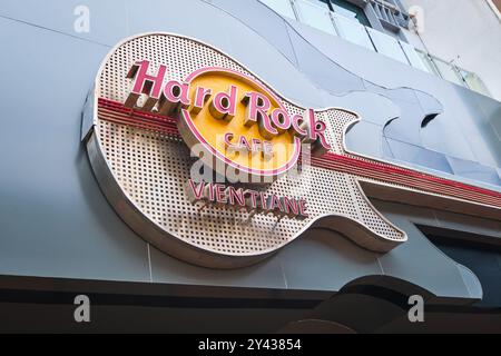 Detail des gitarrenförmigen Schildes im Hard Rock Cafe in Vientiane, Laos. Stockfoto