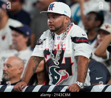 Houston, Tx, USA. September 2024. Ein Houston Texans Fan während eines NFL-Spiels zwischen den Texans und den Bears am 15. September 2024 in Houston. Die Texaner haben mit 19:13. (Kreditbild: © Scott Coleman/ZUMA Press Wire) NUR REDAKTIONELLE VERWENDUNG! Nicht für kommerzielle ZWECKE! Quelle: ZUMA Press, Inc./Alamy Live News Stockfoto