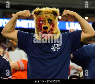 Houston, Tx, USA. September 2024. Chicago Bears Fans während eines NFL-Spiels zwischen den Texans und den Bears am 15. September 2024 in Houston. Die Texaner haben mit 19:13. (Kreditbild: © Scott Coleman/ZUMA Press Wire) NUR REDAKTIONELLE VERWENDUNG! Nicht für kommerzielle ZWECKE! Quelle: ZUMA Press, Inc./Alamy Live News Stockfoto