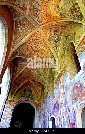 Die Majolica Cloisters-Gegend der Chiara Monument Kirche in Neapel Italien Stockfoto