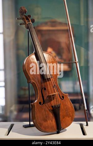 Violon, JEAN-AUGUSTE-DOMINIQUE INGRES, Ingres Geige, Italien, Ende des 18. Jahrhunderts und Paris Mitte des 19. Jahrhunderts. Ahorn, Fichte, Atelier, Eugène Delacroix Stockfoto