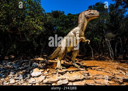 Dinosaurier-Statue in der Südklippe der Brijuni-Inseln in Kroatien Stockfoto