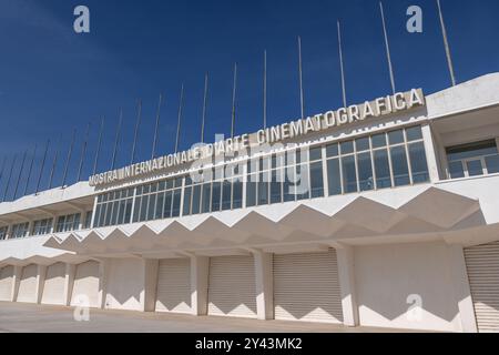 Lido, Venedig, Italien - 22. März 2024 - Palazzo del Cinema di Venezia, in dem das Filmfestival von Venedig, Konferenzen und Korpora stattfinden Stockfoto