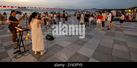 Die neu eröffnete zentrale und westliche Uferpromenade, Hongkong, China. Stockfoto