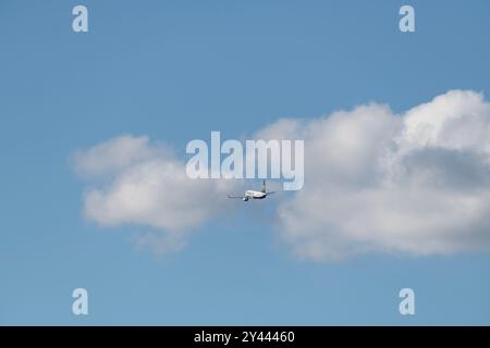 Marignane, Frankreich. September 2024. Ein RYANAIR-Flugzeug ist sicher vom Flughafen Marseille Provence gestartet, wie in einer Rückansicht gezeigt, Boeing 737 MAX 8-200 Stockfoto