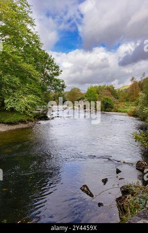 Blick auf den Afon Glaslyn River im Snowdonia National Park in der Nähe von Beddgelert, Gwynedd, Nordwales, Großbritannien, Europa Stockfoto