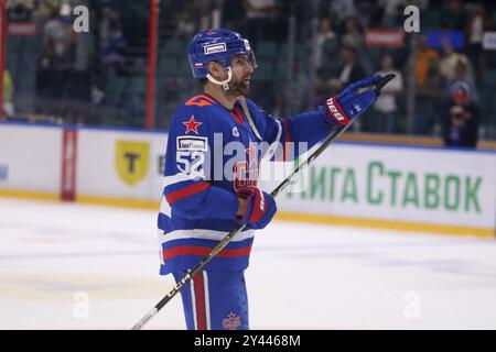 Sankt Petersburg, Russland. September 2024. Pavel Dedunov (52) SKA Hockey Club in Aktion während des Hockeyspiels Kontinental Hockey League 2024/2025 zwischen SKA Sankt Petersburg und Lada Togliatti im Eissportpalast. (Endpunktzahl; SKA Saint Petersburg 4:3 Lada Togliatti) Credit: SOPA Images Limited/Alamy Live News Stockfoto