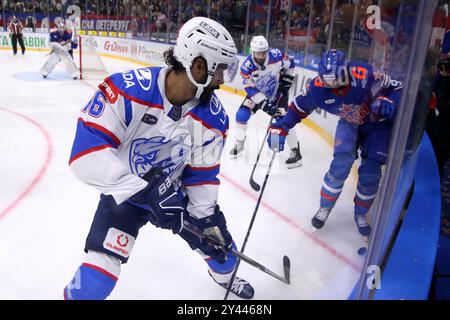 Sankt Petersburg, Russland. September 2024. Troy Josephs (16) Lada Hockey Club, der während des Hockeyspiels, der Kontinental Hockey League 2024/2025 zwischen SKA St. Petersburg und Lada Togliatti im Eissportpalast gesehen wurde. (Endpunktzahl; SKA Saint Petersburg 4:3 Lada Togliatti) Credit: SOPA Images Limited/Alamy Live News Stockfoto