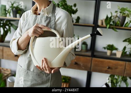 Eine engagierte Gärtnerin pflegt liebevoll ihre Pflanzen in einem ruhigen Arbeitsplatz. Stockfoto