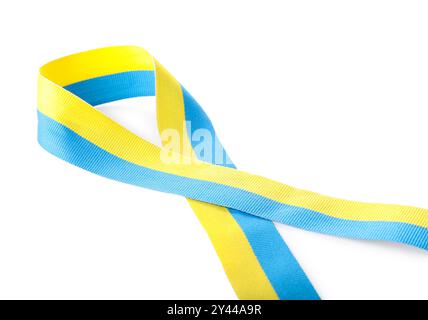 Farbband in den Farben der ukrainischen Nationalflagge isoliert auf weiß Stockfoto