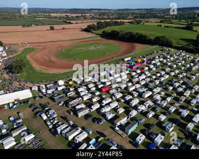 Britische Autograss-Serie Motorsport-Rennstrecke in der Nähe von Monkland Herefordshire Großbritannien im September 2024 - Luftaufnahme mit Drohne Stockfoto