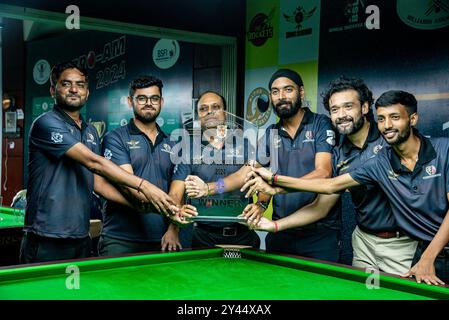 Kalkutta, Indien. September 2024. Die West Bengal Billiards Association (WBBA) hat in Zusammenarbeit mit der Billiards and Snooker Federation of India (BSFI) vom 10. Bis 15. September 2024 das Bengal Snooker League & Pro-am Snooker Turnier im renommierten Saturday Club organisiert. Magic Cannons and Rockets, die beiden Teams kämpfen um das Finale, in dem Team Magic Cannons gewinnt. (Foto von Amlan Biswas/Pacific Press) Credit: Pacific Press Media Production Corp./Alamy Live News Stockfoto