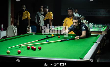 Kalkutta, Indien. September 2024. Die West Bengal Billiards Association (WBBA) hat in Zusammenarbeit mit der Billiards and Snooker Federation of India (BSFI) vom 10. Bis 15. September 2024 das Bengal Snooker League & Pro-am Snooker Turnier im renommierten Saturday Club organisiert. Magic Cannons and Rockets, die beiden Teams kämpfen um das Finale, in dem Team Magic Cannons gewinnt. (Foto von Amlan Biswas/Pacific Press) Credit: Pacific Press Media Production Corp./Alamy Live News Stockfoto