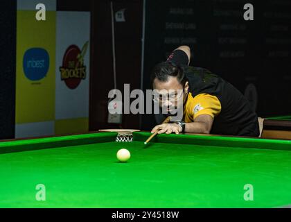 Kalkutta, Westbengalen, Indien. September 2024. Die West Bengal Billiards Association (WBBA) hat in Zusammenarbeit mit der Billiards and Snooker Federation of India (BSFI) vom 10. Bis 15. September 2024 das Bengal Snooker League & Pro-am Snooker Turnier im renommierten Saturday Club organisiert. Magic Cannons and Rockets, die beiden Teams kämpfen um das Finale, in dem Team Magic Cannons gewinnt. (Kreditbild: © Amlan Biswas/Pacific Press via ZUMA Press Wire) NUR REDAKTIONELLE VERWENDUNG! Nicht für kommerzielle ZWECKE! Stockfoto