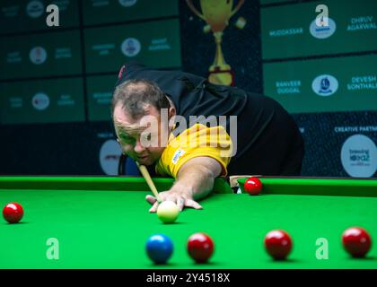 Kalkutta, Westbengalen, Indien. September 2024. Die West Bengal Billiards Association (WBBA) hat in Zusammenarbeit mit der Billiards and Snooker Federation of India (BSFI) vom 10. Bis 15. September 2024 das Bengal Snooker League & Pro-am Snooker Turnier im renommierten Saturday Club organisiert. Magic Cannons and Rockets, die beiden Teams kämpfen um das Finale, in dem Team Magic Cannons gewinnt. (Kreditbild: © Amlan Biswas/Pacific Press via ZUMA Press Wire) NUR REDAKTIONELLE VERWENDUNG! Nicht für kommerzielle ZWECKE! Stockfoto