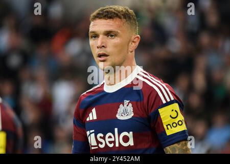 Wolverhampton, Großbritannien. September 2024. Kieran Trippier (2) während des Spiels Wolverhampton Wanderers FC gegen Newcastle United FC English Premier League im Molineux Stadium, Wolverhampton, England, Vereinigtes Königreich am 15. September 2024 Credit: Every Second Media/Alamy Live News Stockfoto