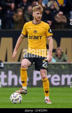 Wolverhampton, Großbritannien. September 2024. Wolverhampton Wanderers Mittelfeldspieler Tommy Doyle (20) während des Spiels Wolverhampton Wanderers FC gegen Newcastle United FC English Premier League im Molineux Stadium, Wolverhampton, England, Vereinigtes Königreich am 15. September 2024 Credit: Every Second Media/Alamy Live News Stockfoto