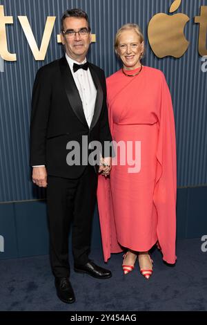 Los Angeles, USA. September 2024. Mick Herron und Jo Howard nehmen am 15. September 2024 an der Apple TV Primetime Emmy Party bei Mother Wolf in Los Angeles Teil. (Foto: Corine Solberg/SIPA USA) Credit: SIPA USA/Alamy Live News Stockfoto