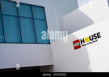 Billund, Dänemark. September 2024. Außenansicht des LEGO House Gebäudes in Billund, Dänemark, am 11. September 2024. (Foto: Manuel Romano/NurPhoto) Credit: NurPhoto SRL/Alamy Live News Stockfoto