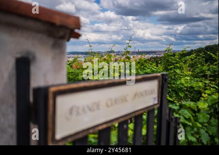 Blick auf die Skyline von Prag vom Grande Classic Panorama Stockfoto