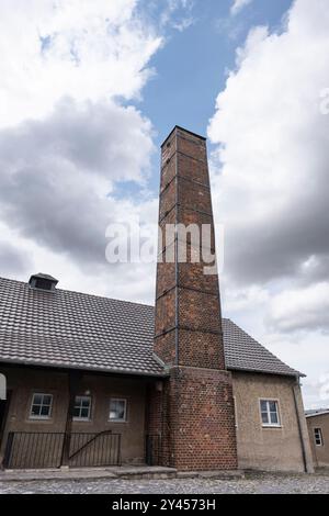 KZ Buchenwald. Außenansicht des Krematoriums mit Schornstein Stockfoto