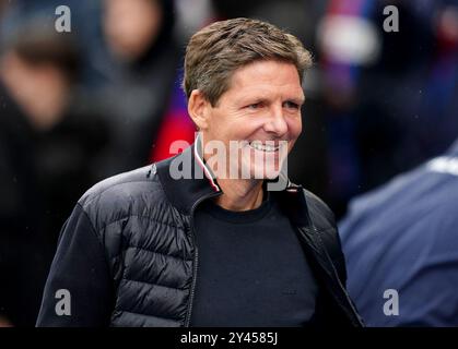 Aktenfoto vom 24.08.2024 von Crystal Palace Manager Oliver Glasner. Oliver Glasner, Chef von Crystal Palace, besteht darauf, dass seine Seite in dieser Saison auf Silberwaren zielt, während ihre Carabao Cup-Kampagne am Dienstag Abend fortgesetzt wird. Ausgabedatum: Montag, 16. September 2024. Stockfoto