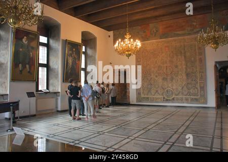 Polen, Danzig, 26.08.2024 das rechtstaedtische Rathaus polnisch Ratusz GÅownego Miasta steht im Stadtteil Rechtstadt. Foto: Der Weiße Saal Danzig-Altstadt *** Polen, Danzig, 26 08 2024 das Rechtstaedtische Rathaus Polnisch Ratusz GÅownego Miasta steht im Stadtteil Rechtstadt Foto der Weißen Halle Danzig Altstadt Stockfoto