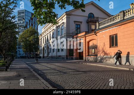 Knäppingsborg Stadtblock an einem ruhigen Nachmittag im September in Norrköping. Norrköping ist eine historische Industriestadt in Schweden. Stockfoto