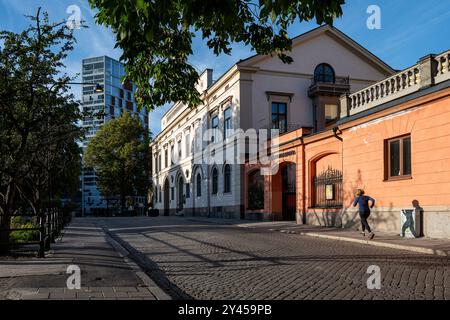 Knäppingsborg Stadtblock an einem ruhigen Nachmittag im September in Norrköping. Norrköping ist eine historische Industriestadt in Schweden. Stockfoto