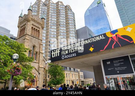 Schild für das Toronto International Film Festival auf der Außenseite der Roy Thompson Hall. Stockfoto