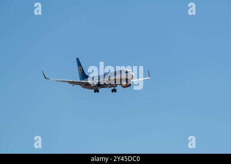 Marignane, Frankreich. September 2024. Vorderansicht eines RYANAIR-Flugzeugs, das am Flughafen Marseille Provence landet, Boeing 737 MAX 8, Flug Porto Marseille Stockfoto