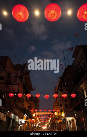 San Francisco - Chinatown bei Nacht mit Lichtern Stockfoto