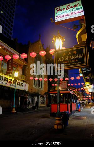 San Francisco - Chinatown bei Nacht mit Lichtern Stockfoto
