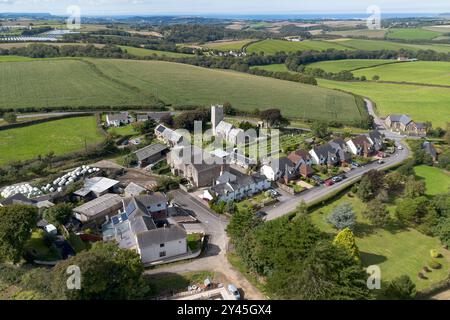 Alverdiscott, Großbritannien. September Die Arbeit beginnt an einem ehrgeizigen Projekt, das Solar- und Windenergie aus Marokko nach Großbritannien bringen will! Abgebildet ist das ländliche Devon-Dorf Alverdiscott, in dem sich das Kraftwerk befindet, wenn das geplante Kabel von Marokko genehmigt wird. Quelle: Mark Passmore/ Alamy Live News Stockfoto