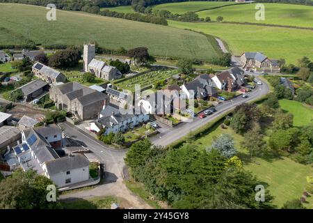 Alverdiscott, Großbritannien. September Die Arbeit beginnt an einem ehrgeizigen Projekt, das Solar- und Windenergie aus Marokko nach Großbritannien bringen will! Abgebildet ist das ländliche Devon-Dorf Alverdiscott, in dem sich das Kraftwerk befindet, wenn das geplante Kabel von Marokko genehmigt wird. Quelle: Mark Passmore/ Alamy Live News Stockfoto