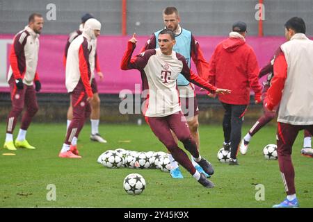 München, Deutschland. September 2024. Joao PALHINHA (FC Bayern München), Eric DIER (FC Bayern München), Action. Abschlusstraining, Training am 16. September 2024 Fußball Champions League, FC Bayern München - GNK Dinamo Zagreb? Quelle: dpa/Alamy Live News Stockfoto