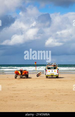 Rettungsschwimmer am Polzeath Beach, North Cornwall, England, Großbritannien Stockfoto