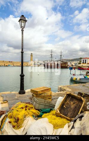 Leuchtturm im venezianischen Hafen von Rethymnon - Kreta, Griechenland Stockfoto