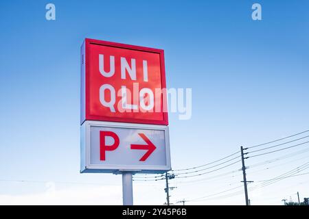 Uniqlo Shop Parkplatz in Orio, Kitakyushu, Fukuoka, Japan Stockfoto